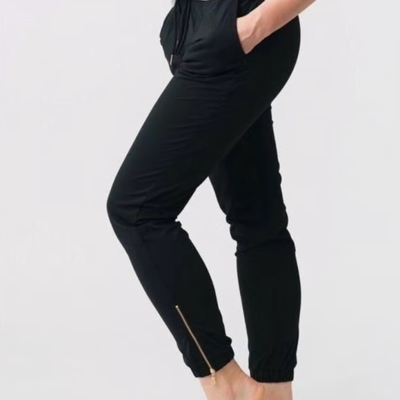 Zyia Active Pants - Zyia Active Peak Zipper Joggers-size small with Ankle Zip